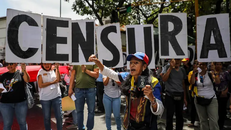 Sobre prensa en Latinoam&eacute;rica. EFE