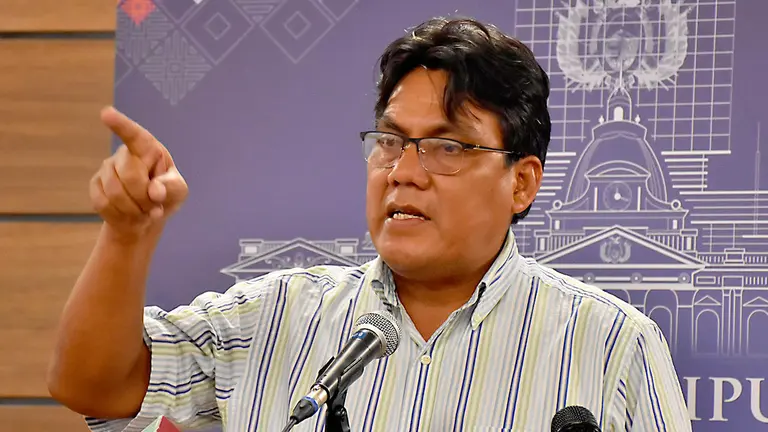 H&eacute;ctor Arce, diputado del masismo, en conferencia de prensa. APG