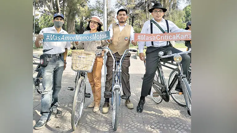 Ciclistas que son parte del colectivo Masa Cr&iacute;tica
Cochabamba. MASA CR&Iacute;TICA