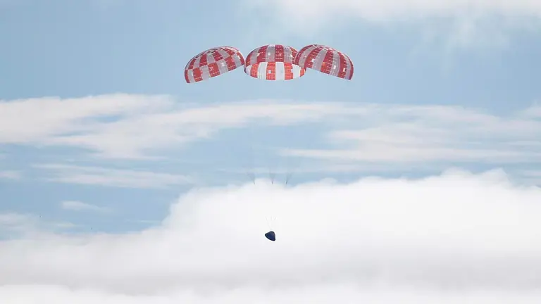 La misi&oacute;n de rescate de la c&aacute;psula Orion frente a la costa de Baja California, M&eacute;xico, el 11 de diciembre de 2022. EFE