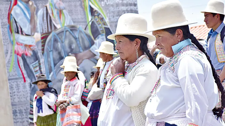 Mujeres lucen trajes t&iacute;picos de Raqaypampa./ NO&Eacute; PORTUGAL