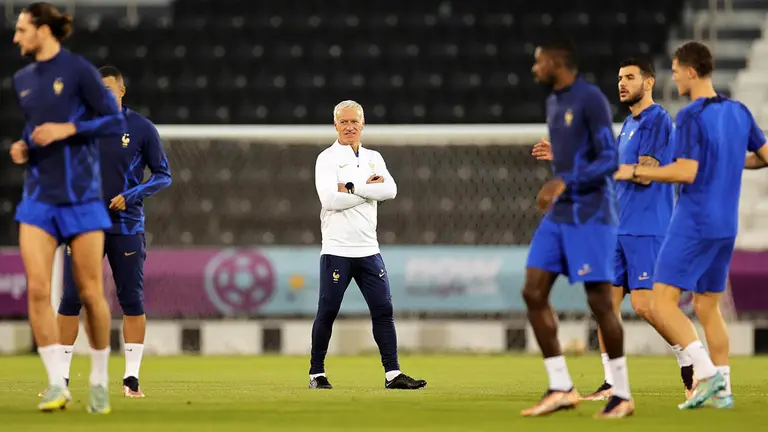 Deschamps ensaya un cambio t&aacute;ctico antes de la final contra Argentina./ EFE
