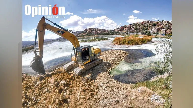 Los trabajos de limpieza en la laguna Alalay. DICO SOL&Iacute;S