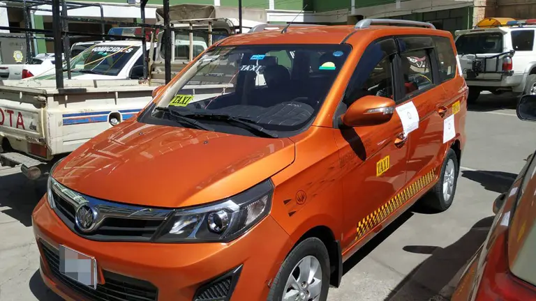El taxi del acusado en el caso beb&eacute; Alex./ RRSS