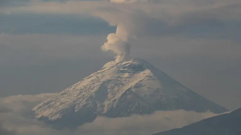Sobre volc&aacute;n en Ecuador. EFE