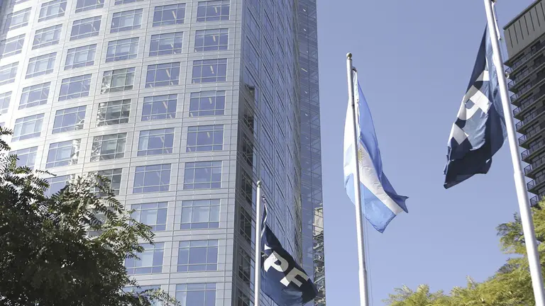 Sobre YPF en Argentina. EFE
