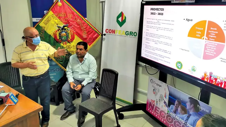 El gerente T&eacute;cnico de la CAC, Ramiro Guill&eacute;n, describe los datos de producci&oacute;n, este 22 de diciembre. MELISSA REVOLLO