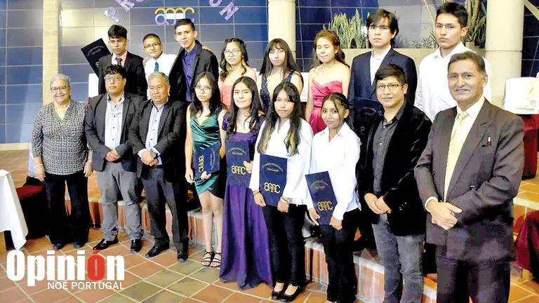 Academia Man Césped tiene su primera generación de graduados. NOÉ PORTUGAL