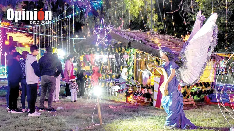 Uno de los monumentos navideños que COBOCE entregó en la zona del parque Excombatientes. DICO SOLÍS