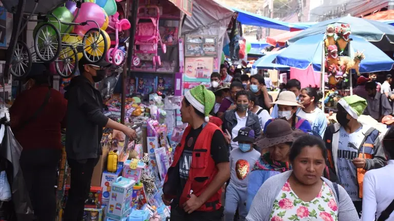 La poblaci&oacute;n que hoy se dio cita, masivamente, a los mercados de la ciudad. DICO SOL&Iacute;S