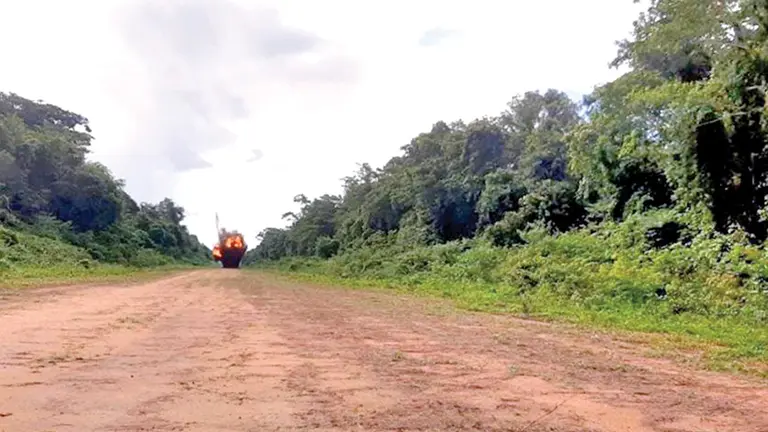 La pista clandestina donde utilizaron explosivos.           FELCN