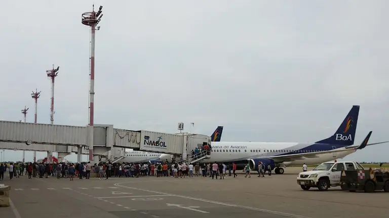 Imagen de archivo de aviones en el aeropuerto de Viru Viur. APG