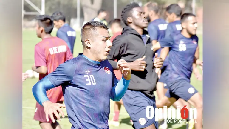 Un entrenamiento de Universitario de Vinto. NO&Eacute; PORTUGAL