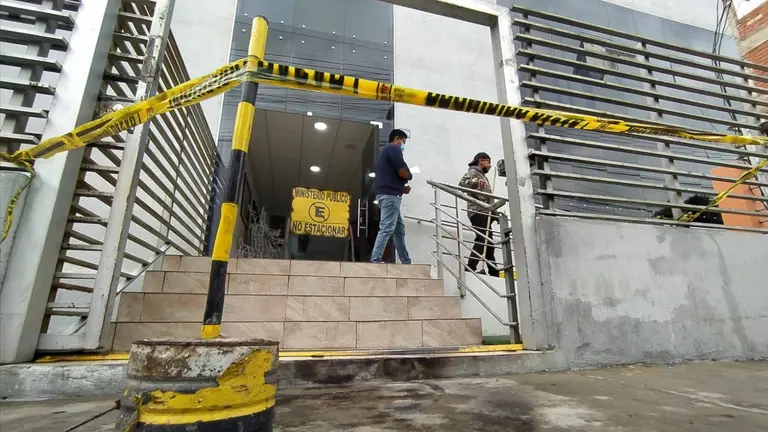 Destrozos en la Fiscal&iacute;a de Cochabamba. DICO SOL&Iacute;S