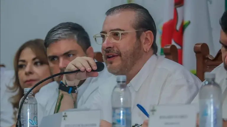R&oacute;mulo Calvo, durante la Asamblea de la Cruce&ntilde;idad. RRSS