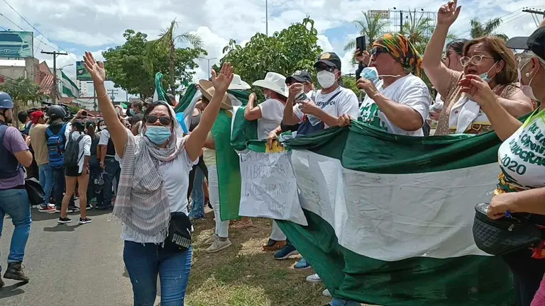 Marcha de mujeres en Santa Cruz. Comit&eacute; pro Santa Cruz