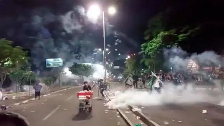 Momento en el que inicia el conflicto en Santa Cruz. RRSS
