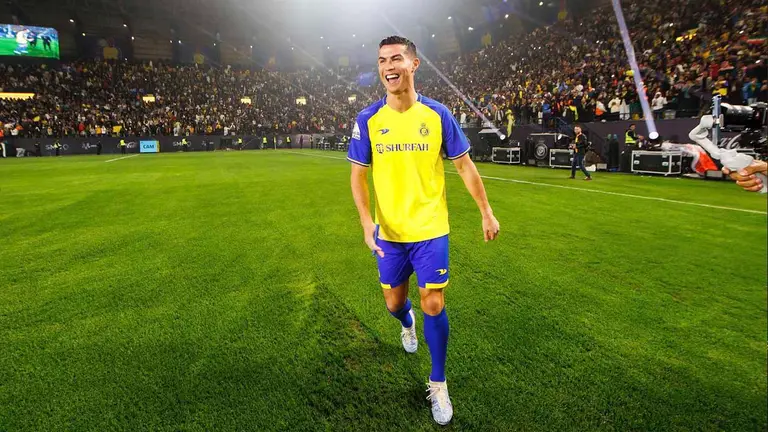 Cristiano Ronaldo en su presentaci&oacute;n en el club &aacute;rabe./ ARCHIVO