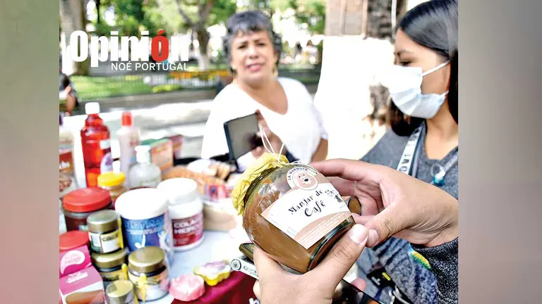 Miembros de Cadepia exponen productos que ponen a la venta en feria. NO&Eacute; PORTUGAL