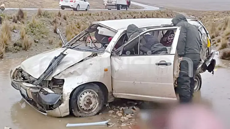 El veh&iacute;culo tras el accidente de tr&aacute;nsito. RED UNO