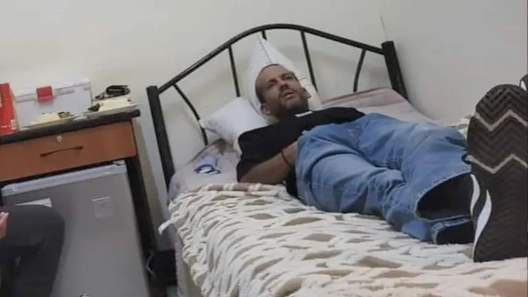 Luis Fernando Camacho, en su habitaci&oacute;n en Chonchocoro. RRSS