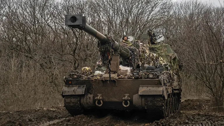 Un taque de guerra en el sector de Ucrania./EFE