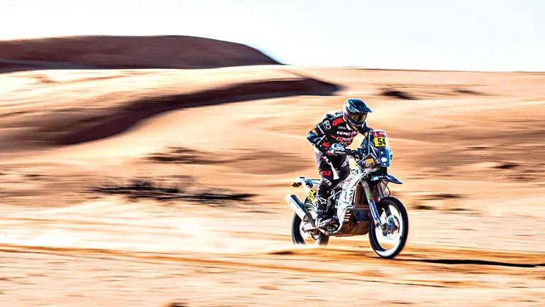 Daniel Nosiglia atraviesa los desiertos de Arabia durante el Rally Dakar 2023. PRENSA NOSIGLIA