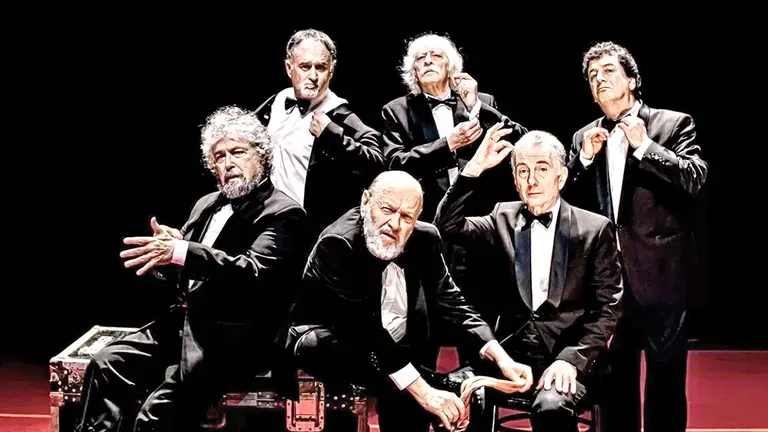 El elenco de Les Luthiers durante una presentaci&oacute;n. AGENCIAS
