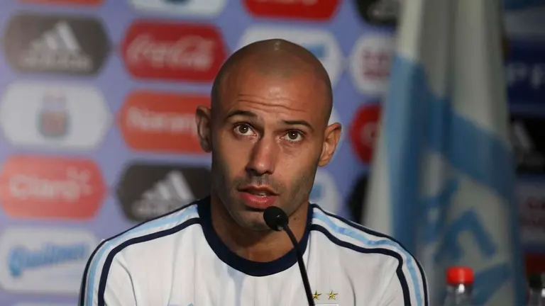 Fotograf&iacute;a de archivo en la que se registr&oacute; al exfutbolista argentino y actual seleccionador del equipo nacional masculino sub'20 de f&uacute;tbol de su pa&iacute;s, Javier Mascherano, en Buenos Aires (Argentina). EFE
