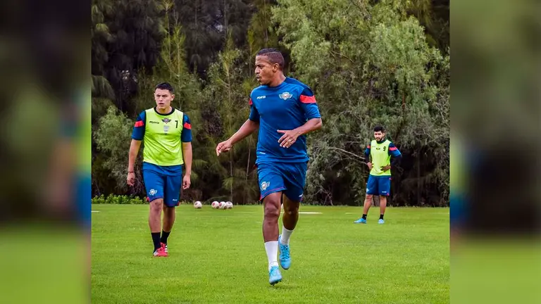Serginho se incorpor&oacute; a las pr&aacute;cticas del Imperio Escarlata en Alalay. CLUB WILSTERMANN