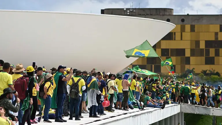 Bolsonaristas invaden el Palacio de Gobierno en Brasil. EFE