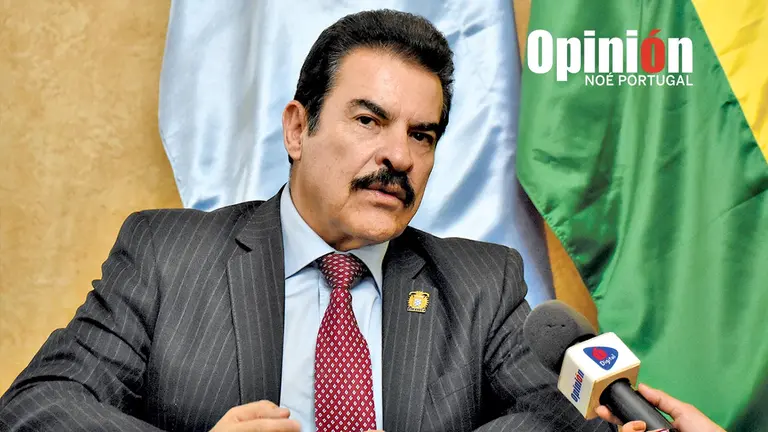 El alcalde de Cochabamba, , Manfred Reyes Villa, este 9 de enero, en su despacho. NO&Eacute; PORTUGAL