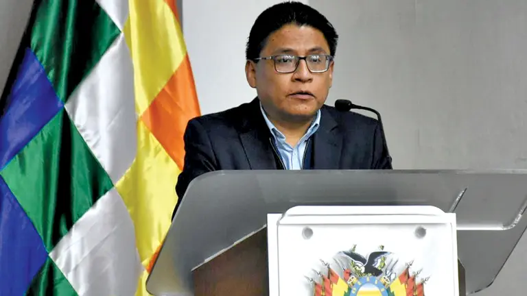 El ministro de Justicia, Iván Lima, en conferencia de prensa. ABI