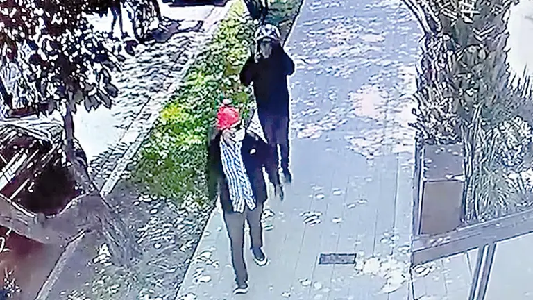 Captura de video del 22 de diciembre, fecha del robo a tienda de cer&aacute;mica. CAPTURA DE VIDEO