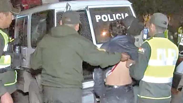 Polic&iacute;a traslada a un acusado de robo a la EPI del Sur. ARCHIVO