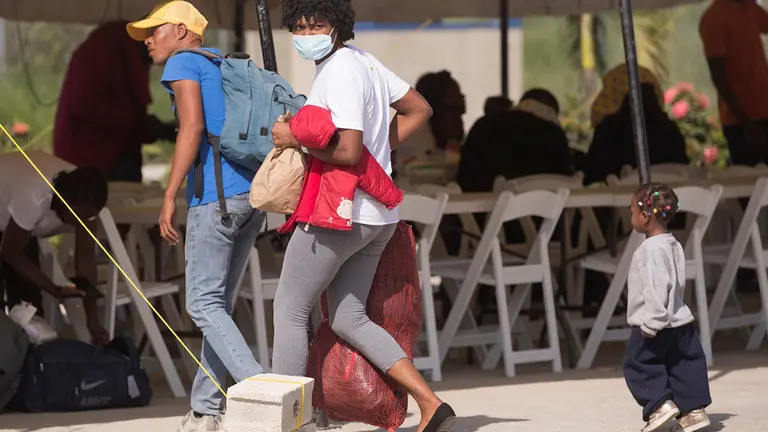 EEUU repatr&iacute;a a 907 cubanos y haitianos que intentaron llegar a Florida./ EFE
