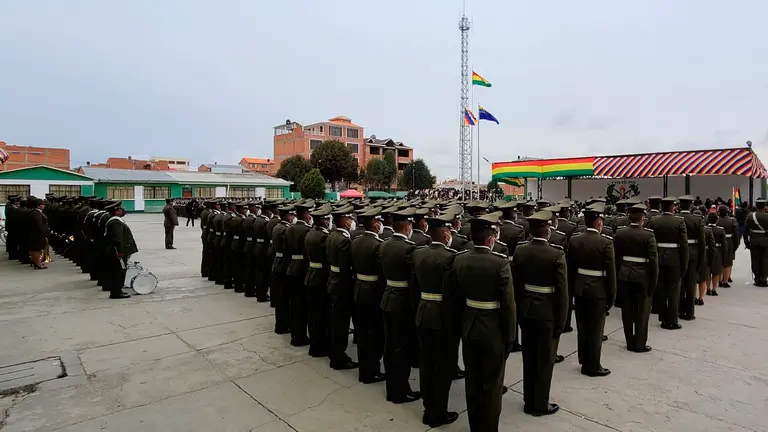 Formaci&oacute;n de polic&iacute;as en la UNIPOL./ Foto: RRSS
