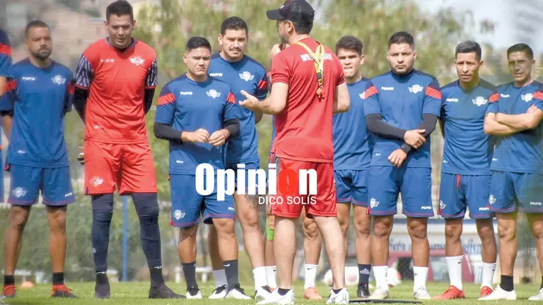 Cristian Díaz da inicio a su segundo ciclo con Wilster, en el complejo de la laguna Alalay.            DICO SOLÍS