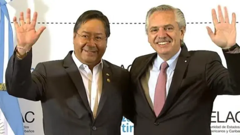 Los presidentes Luis Arce (i) y Alberto Fern&aacute;ndez, en la cumbre de la CELAC.