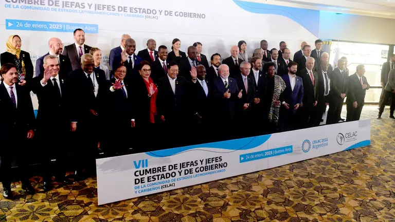Los jefes y jefas de Estado partícipes de la VII Cumbre de la Comunidad de Estados Latinoamericanos y Caribeños (Celac), en Buenos Aires. EFE