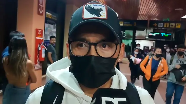 Rudy Cardozo en su llegada a Cochabamba. Captura Dosis de F&uacute;tbol
