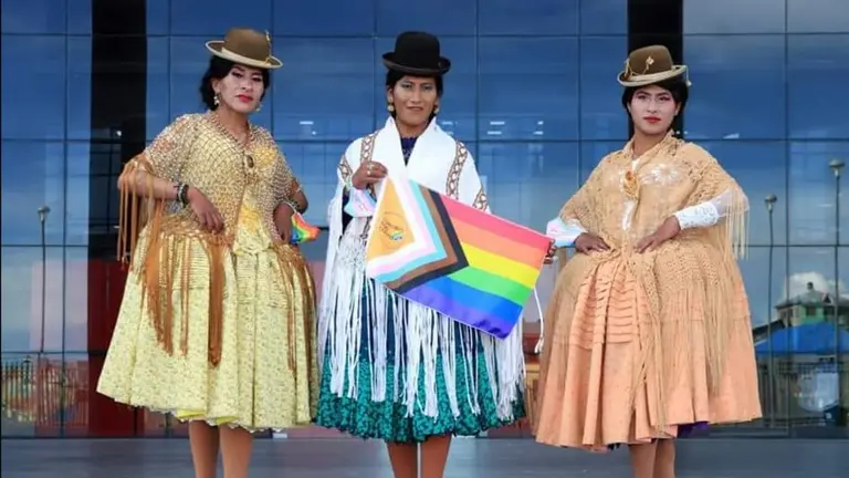 Candidatas al concurso Cholitas Trasnsformistas, en El Alto. ALCALD&Iacute;A EL ALTO