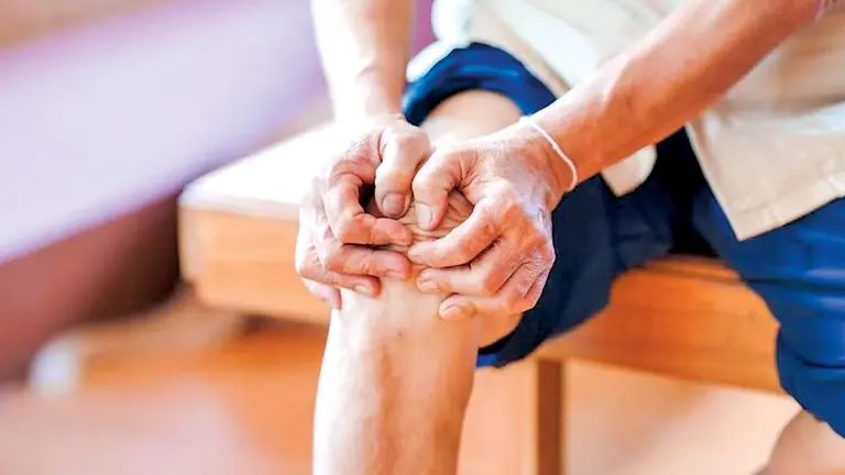Osteoporosis masculina: la enfermedad que causa más fracturas. FREEPIK.