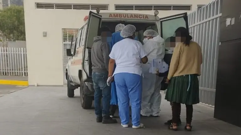 Adolescente con COVID peregrina por atenci&oacute;n en Cochabamba. CORTES&Iacute;A