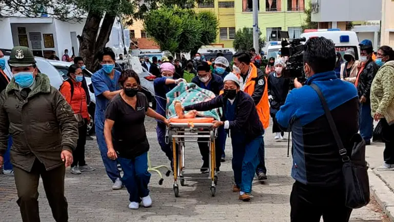 Muere un polic&iacute;a y otro resulta herido por balacera cuando custodiaban salida m&eacute;dica de un peligroso recluso./ ERBOL