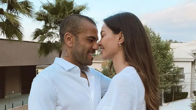 Dani Alves junto a la modelo Joana Sanz. AS.COM