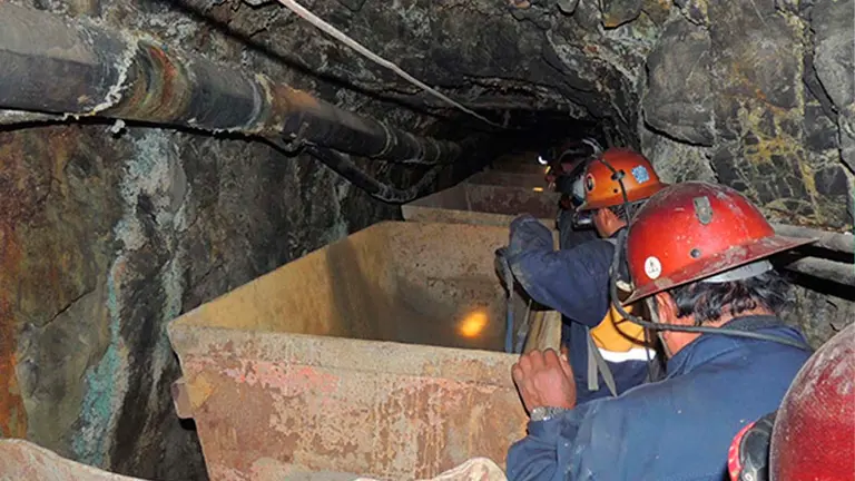 Mineros en una mina en Huanuni. Foto ilustrativa
