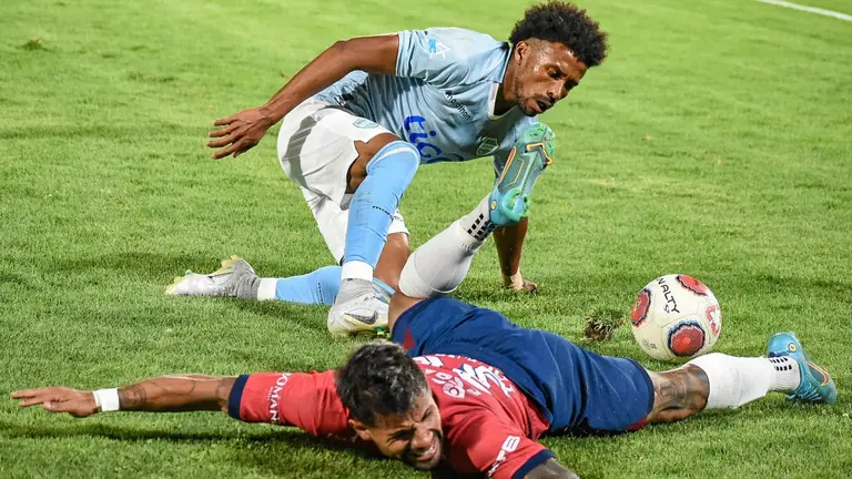 Ramiro Ballivi&aacute;n, en una acci&oacute;n dentro del cl&aacute;sico valluno 154. DICO SOL&Iacute;S
