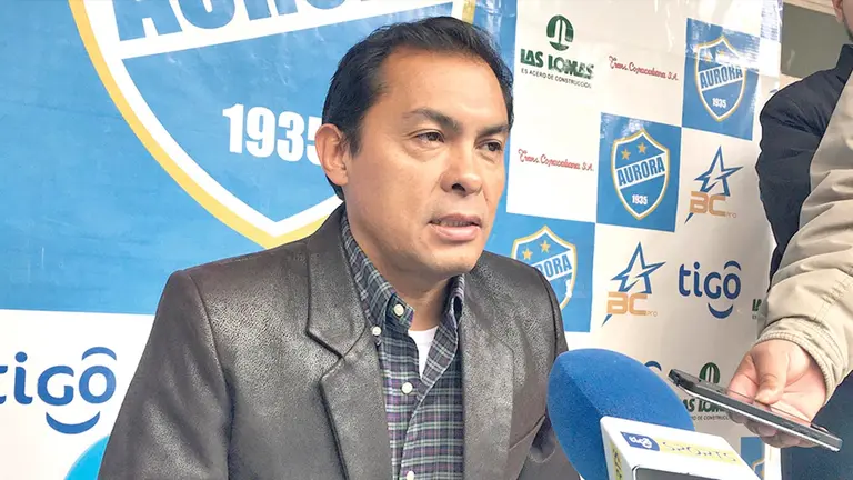 Jaime Cornejo brinda una conferencia de prensa.     ARCHIVO