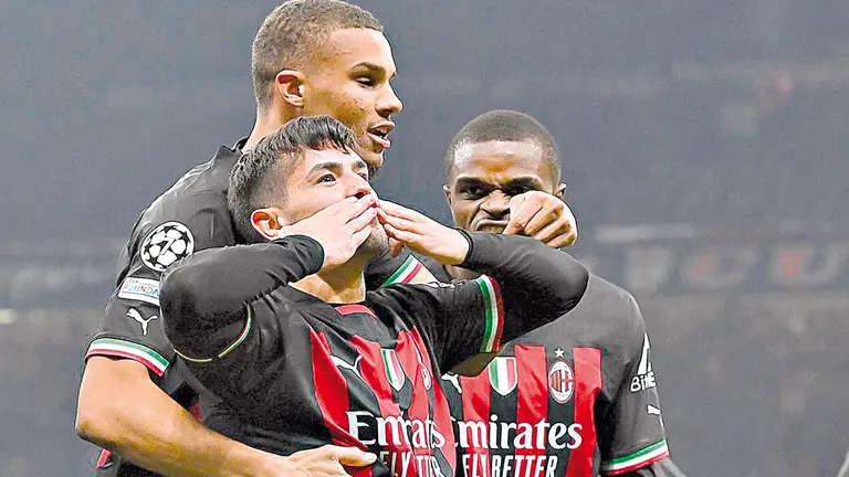 Brahim D&iacute;az festeja su solitario tanto para los locales. AC MILAN